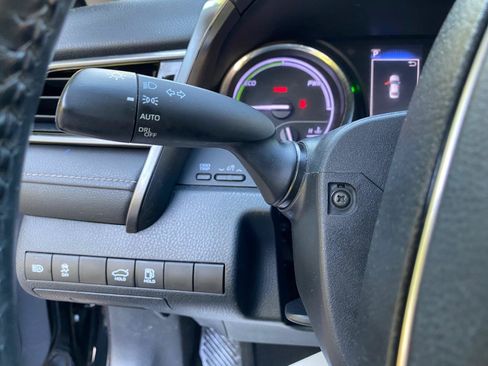 Used 2019 Toyota Camry SE w/ Audio Package FWD image 63