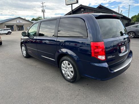 Used 2017 Dodge Grand Caravan SE w/ UConnect Hands-Free Group FWD image 5
