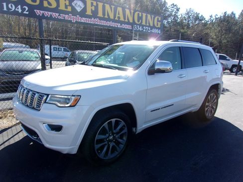 Used 2017 Jeep Grand Cherokee Overland image 2