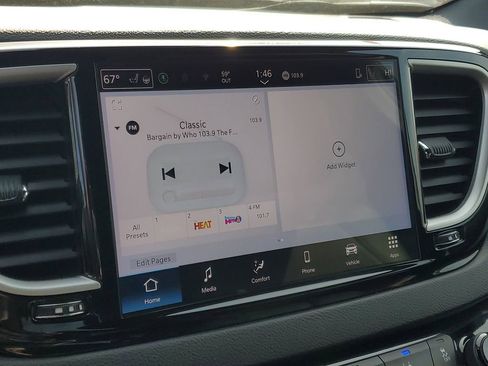 Used 2025 Chrysler Pacifica Select image 19