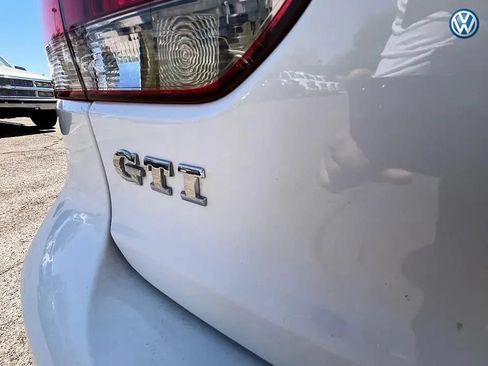 Used 2011 Volkswagen Golf 2-Door FWD image 21