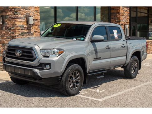 Used 2021 Toyota Tacoma SR5 w/ Blackout Package (TMS) AWD/4WD image 7
