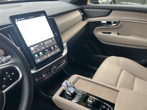 Used 2025 Volvo XC90 B5 Plus image 19