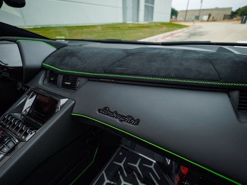 Used 2021 Lamborghini Aventador SVJ image 73