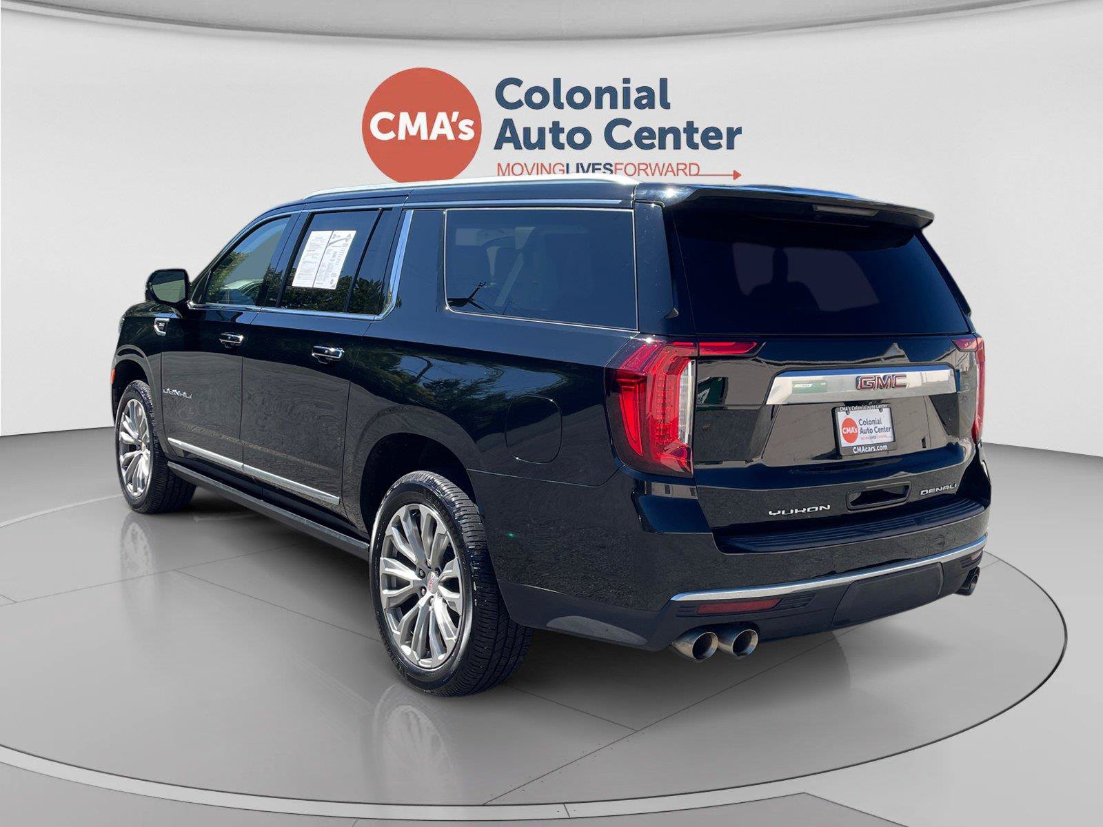 Used 2022 GMC Yukon XL Denali w/ Denali Premium Package AWD/4WD image 3