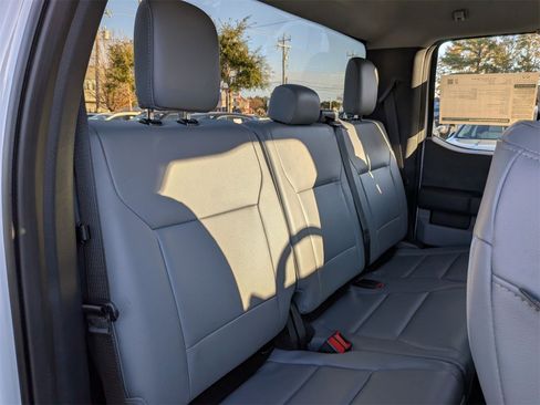 Used 2024 Ford F250 XL w/ XL Chrome Package image 32