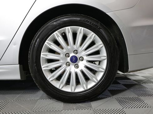 Used 2015 Ford Fusion SE FWD image 8
