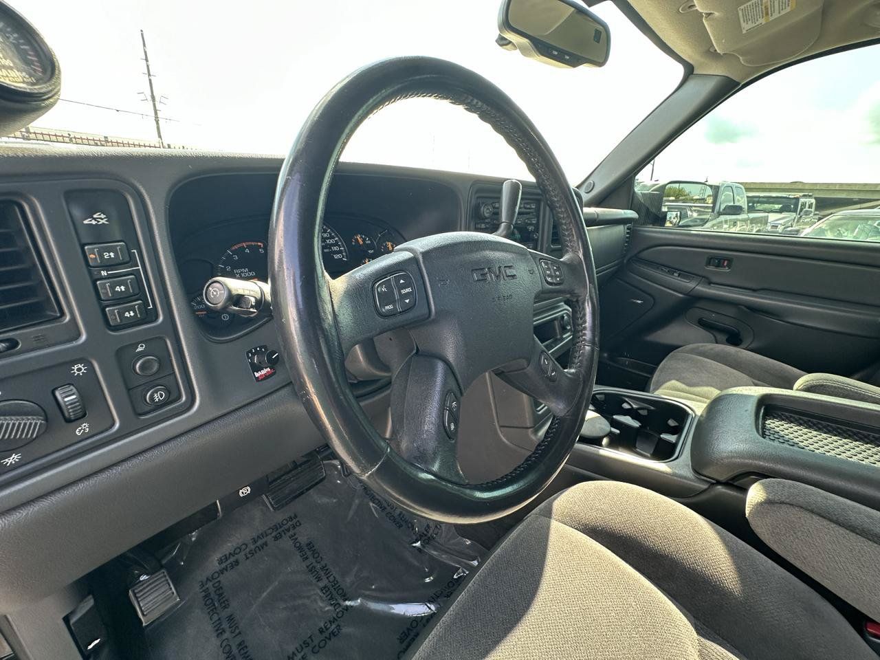 Used 2005 GMC Sierra 2500 SLE w/ Heavy-Duty Power Package AWD/4WD image 30