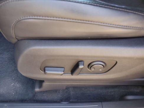 Used 2024 Kia Carnival EX image 19