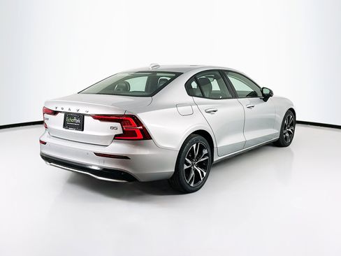 Used 2024 Volvo S60 B5 Core image 9