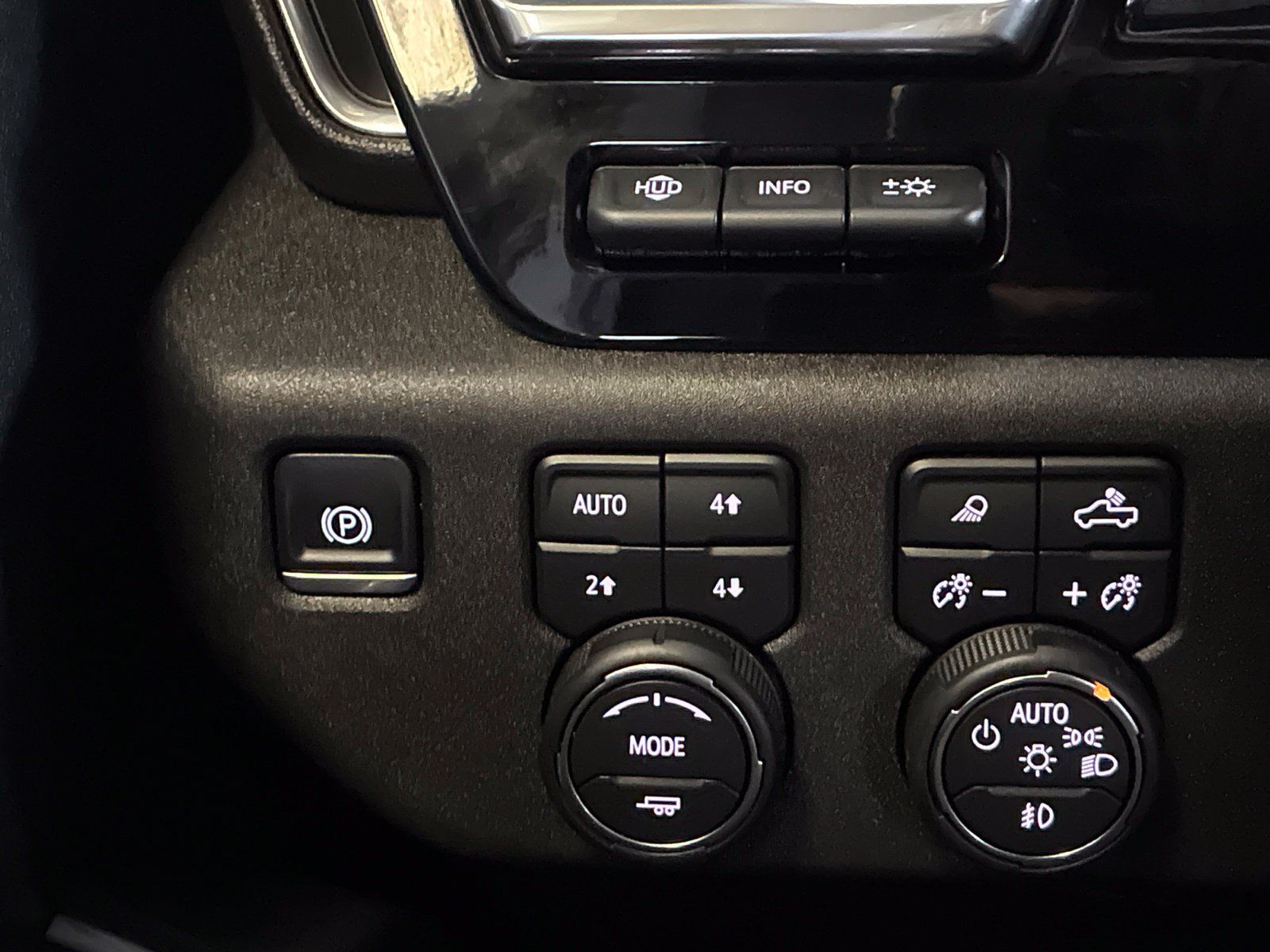 Used 2025 Chevrolet Silverado 3500 LTZ AWD/4WD image 13