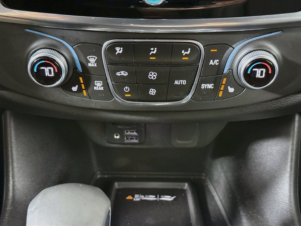 Used 2023 Chevrolet Traverse RS FWD image 16