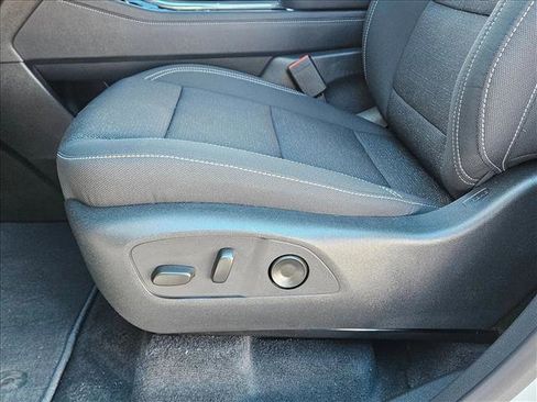 New 2026 Chevrolet Traverse LT w/ Sun and Wheel Package image 4