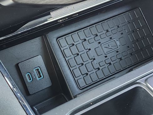 Used 2023 Ford F150 Lightning Lariat image 29