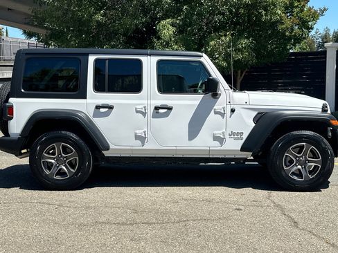 Used 2018 Jeep Wrangler Unlimited Sport S AWD/4WD image 8