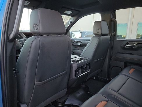 Used 2024 GMC Sierra 1500 AT4 w/ Technology Package image 12