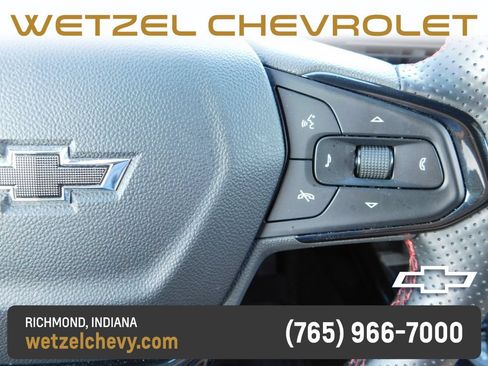 Used 2025 Chevrolet Trax RS w/ Sunroof Package FWD image 29