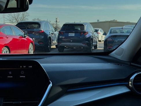 Used 2025 Chevrolet Trax LT image 35