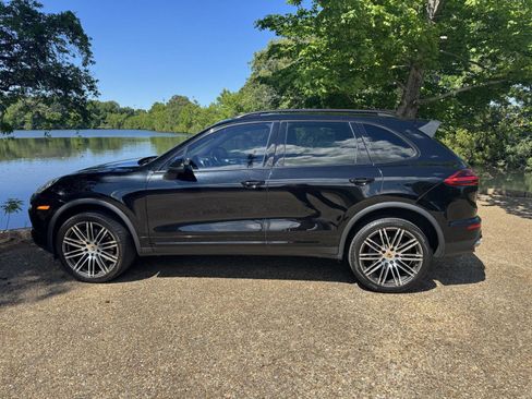 Used 2016 Porsche Cayenne AWD/4WD image 10