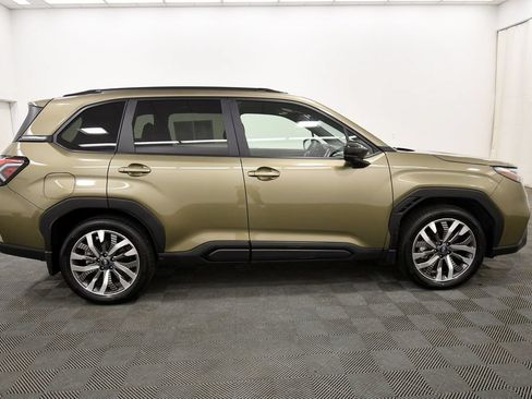 Used 2025 Subaru Forester Touring w/ Popular Package - Touring AWD/4WD image 9