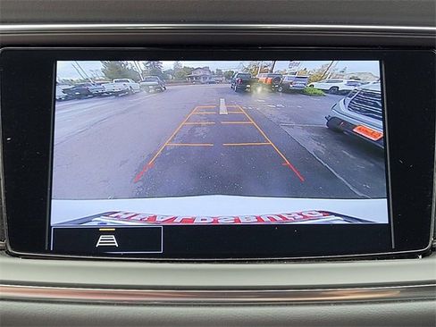 Used 2023 Buick Enclave Essence image 12