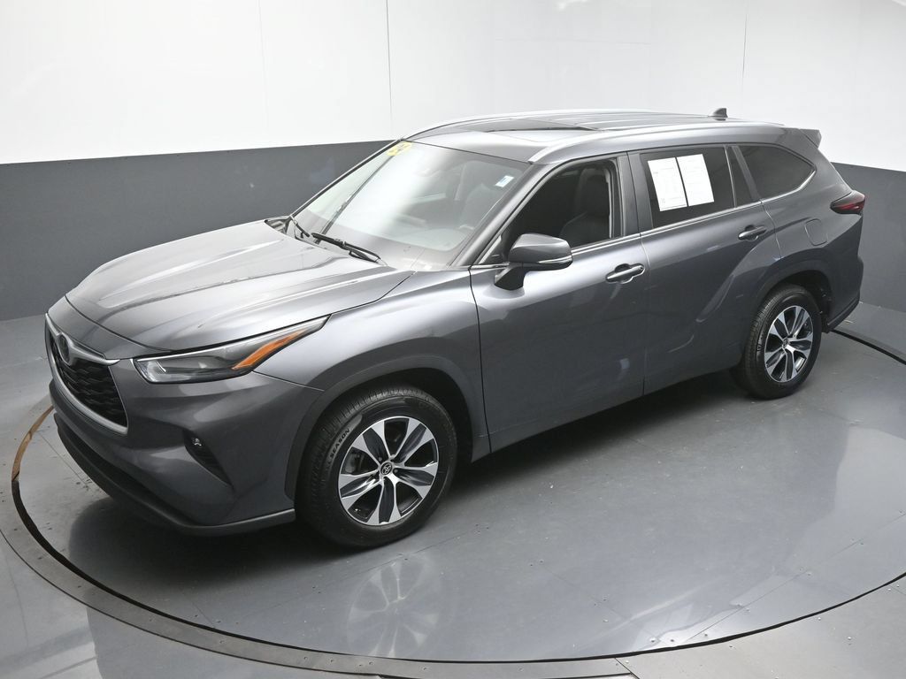 Used 2024 Toyota Highlander XLE FWD image 44