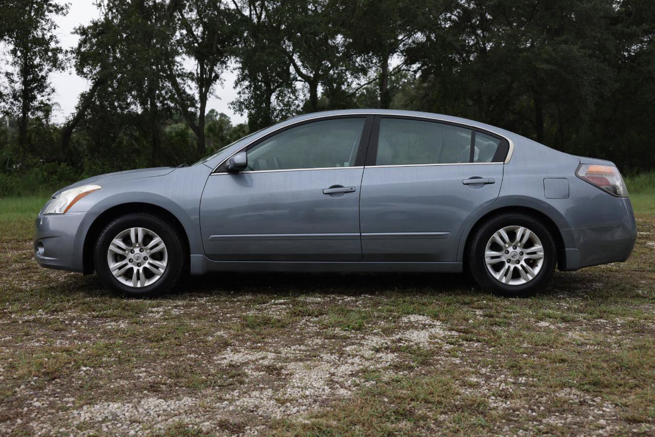 Used 2011 Nissan Altima 2.5 S w/ Convenience Pkg FWD image 3