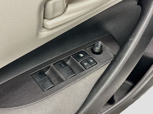 Used 2025 Toyota Corolla LE FWD image 15
