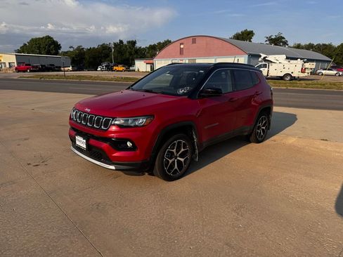 Used 2023 Jeep Compass Limited AWD/4WD image 8