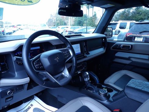 Used 2022 Ford Bronco Wildtrak image 11