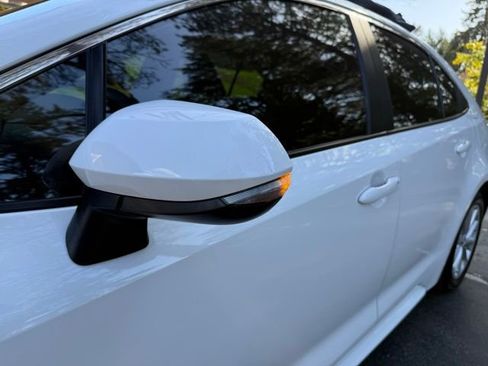 Used 2022 Toyota Corolla XLE image 34