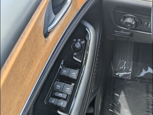 Used 2023 Jeep Grand Cherokee Summit AWD/4WD image 29