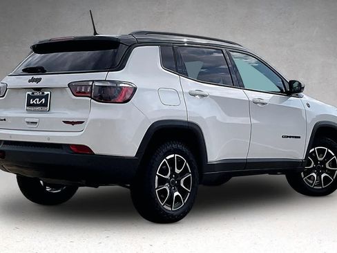 Used 2025 Jeep Compass Trailhawk AWD/4WD image 21