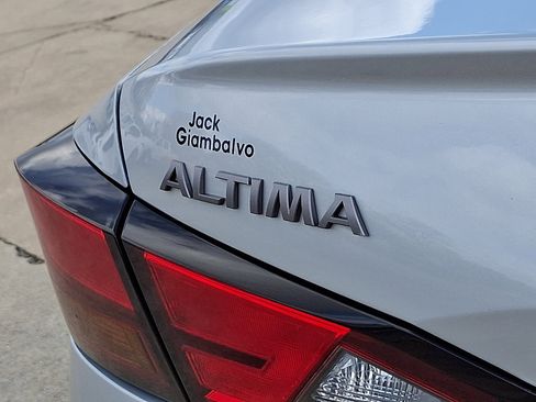 Used 2025 Nissan Altima 2.5 SV image 31