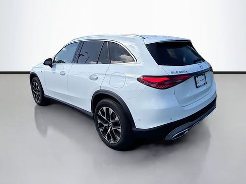 Used 2025 Mercedes-Benz GLC 350e image 3