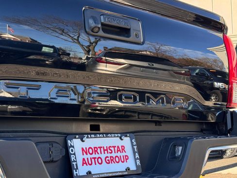 Used 2017 Toyota Tacoma TRD Off-Road image 7