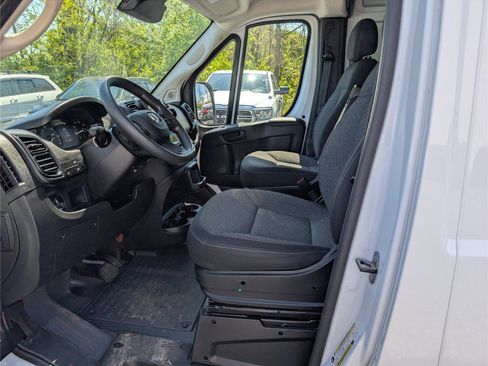 Used 2025 RAM ProMaster 2500 w/ Convenience Group image 15