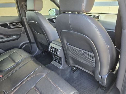 Used 2017 Jaguar F-PACE Prestige image 28