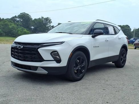 Used 2024 Chevrolet Blazer LT w/ Convenience Package AWD/4WD image 3