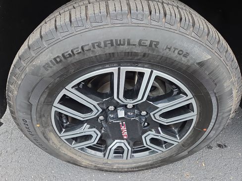 Used 2022 GMC Sierra 2500 AT4 w/ AT4 Preferred Package AWD/4WD image 12