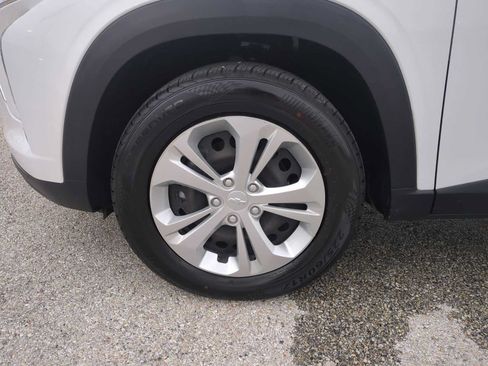 Used 2025 Chevrolet Trax LS w/ Driver Confidence Package FWD image 30