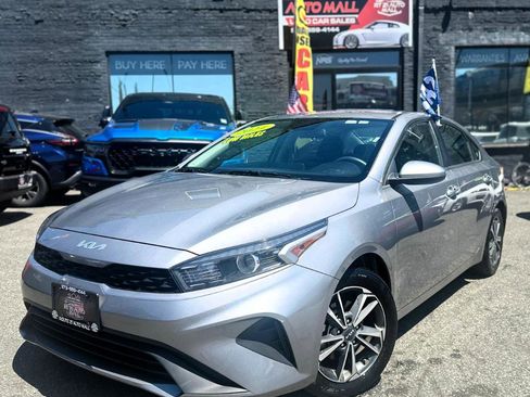 Used 2024 Kia Forte LXS FWD image 2