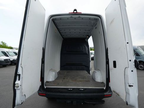 Used 2024 Mercedes-Benz Sprinter 2500 image 7