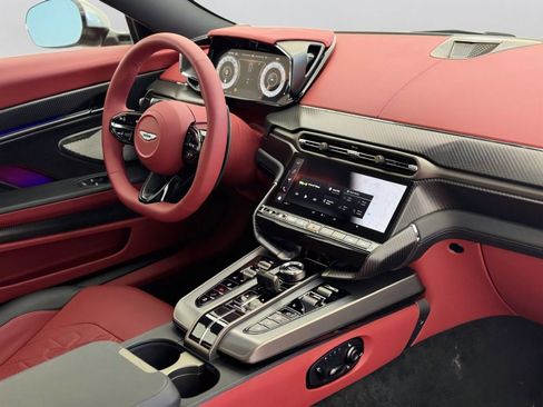 Used 2025 Aston Martin Vanquish RWD image 17