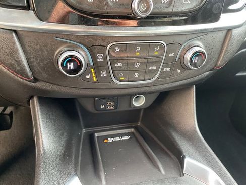 Used 2024 Chevrolet Traverse RS image 37