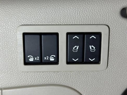 Used 2017 Cadillac Escalade ESV Premium Luxury AWD/4WD image 15