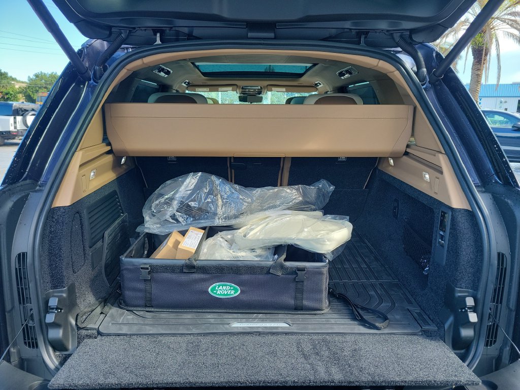 New 2026 Land Rover Range Rover SV AWD/4WD image 11