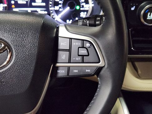 Used 2023 Toyota Highlander XLE FWD image 52