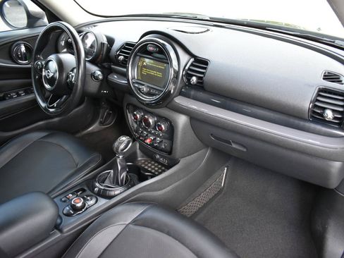 Used 2017 MINI Cooper Clubman FWD image 13