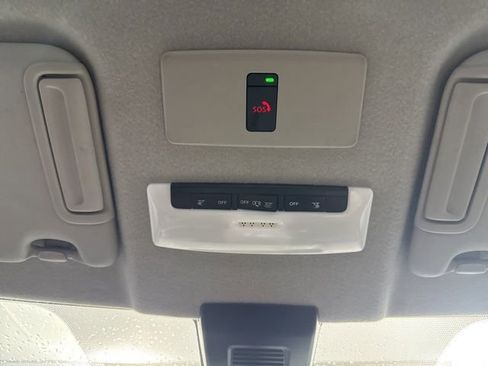 Used 2024 Nissan Kicks SR image 25